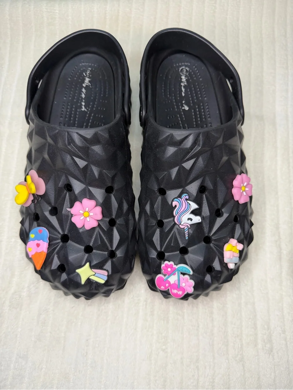 Crocs Black Textured Clog Sandals with Charms - Size 40 / US 9